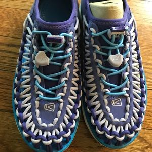 Keen kids uneek sandal size 4 US M big kids NWT